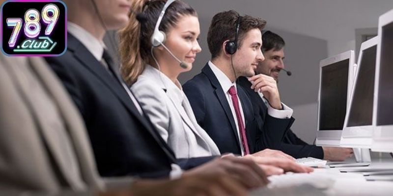 Đội ngũ tư vấn viên hoạt động cả ngày lẫn đêm 